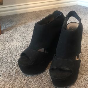 Black wedges